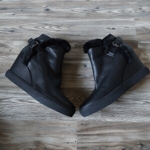 Aquatalia Cameron Faux-Fur-Trimmed Black Leather Wedge Bootie Women's size 10.5
